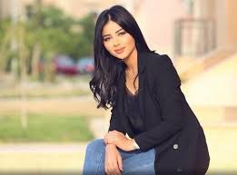 شيرين نصري أبو عاقلة (وُلدت في عام 1971 في القدس) هي صحفية فلسطينية تعمل مع شبكة الجزيرة الإعلامية. Ù…Ù† Ù‡ÙŠ Ø±ÙˆØ§Ù† Ø¹Ù„ÙŠØ§Ù† ÙˆÙŠÙƒÙŠØ¨ÙŠØ¯ÙŠØ§ Ø§Ù„Ø³ÙŠØ±Ø© Ø§Ù„Ø°Ø§ØªÙŠØ© Ø¬ÙŠÙ„ Ø§Ù„ØºØ¯