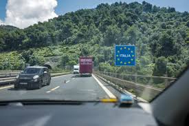 C'est l'une des frontières intérieures de l'espace schengen. A Vintimille Le Desespoir Des Frontaliers Italiens
