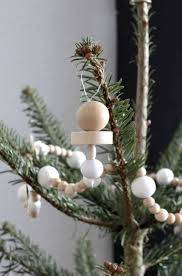 Naturlicher Christbaumschmuck Aus Holz Von Labelfreime Connox Beunique Weihnachtsbaumschmuck Christbaumschmuck Christbaumschmuck Holz