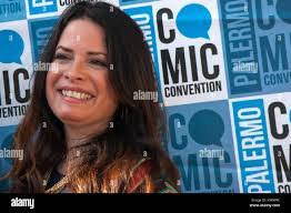 Nell Kline's Instagram, Twitter & Facebook