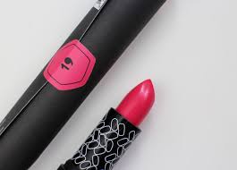 Cartoon coloring pages for kids. Lippenstifte Sweet And Safe Kiss Von Absolution Swatch Foto Beautyjagd