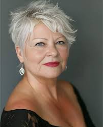 Perfect cut with great colors Opinions? 💞