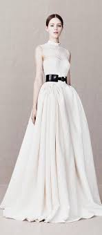 Alexander Mcqueen Without The Chunky Black Belt And The The Net Style Lace Up Top I Adore This Fashion Couture Fashion Gorgeous Gowns