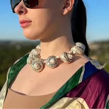 No brand natural pearls and shells necklace