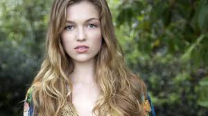 Bts pictures from the gotham series finale, with lili simmons as selina kyle/catwoman and mikhail mudrik as batman. Lili Simmons Hd Wallpapers 7wallpapers Net