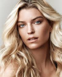 Pink Jeep Girl (@olivia.allan) • Foto dan video Instagram