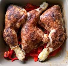 Per le cosce di pollo con patate e peperoni al forno per prima cosa lavate e mondate i peperoni. Il Sorriso Vien Mangiando Cosce Di Pollo Speziate E Peperoni Rossi