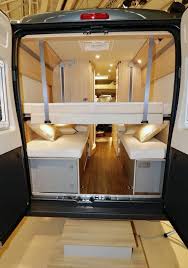 De la même manière, poser l'isolation ou le plaquage, monter certains meubles ou poser du lambris peut se révéler fastidieux sans aide extérieure ! Etonnant Burstner City Car C601 Van A Lit De Pavillon Electrique Van Life Magazi Amenagement Camionette Fourgon Amenage Camping Car Amenagement Camionnette