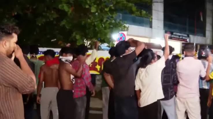 केरल में ज्ञानेश कुमार के इस्तीफे की मांग को लेकर प्रदर्शन के दौरान हिंसा, 200 लोगों पर मामला दर्ज
