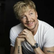 Unter musikern dürfte es schwierig werden, einen zu finden, der kein tattoo hat. Finland Sunrise Avenue Or Samu Haber For Umk2019 And Eurovision