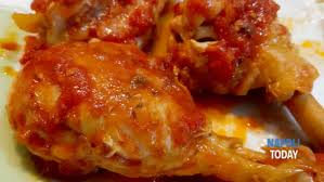 In una padella unite poco olio e disponeteci le cosce. Cosce Di Pollo In Padella Con Sugo Di Pomodoro