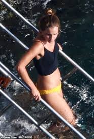 Discover uk showbiz and celebrity breaking news from the mailonline. Latest Celebrity News Gossip Photos Tv Showbiz Daily Mail Online Emma Watson Beautiful Emma Watson Emma Watson Sexiest
