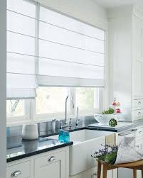 9 Astuces Pour Decorer Sans Percer Les Murs Une Hirondelle Dans Les Tiroirs En 2020 Store Cuisine Stores Modernes Rideaux Bateau