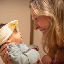 How many days to stay in Utila and what are some recommendations for places  to stay?