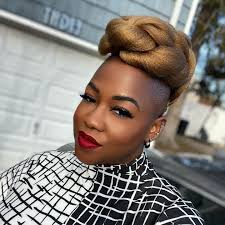 A hot new bombshell has entered the villa. #AndJustLikeThat