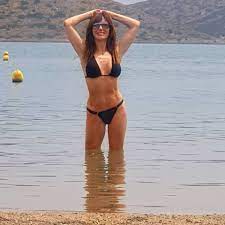 Η παρουσιάστρια ανέβασε στον προσωπικό της λογαριασμό στο instagram της μια φωτογραφία της όπου ποζάρει με το μπικίνι της. Biky Xatzhbasileioy Pozarei Me Mpikini Kai Deixnei Pws Einai To Swma Ths Sta 57 Ths Eikona Zwh Iefimerida Gr