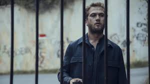 Pazartesi günleri show tv ekranlarında yayınlanan çukur dizisi tam 150 dakika boyunca her an birbirinden heyecan verici aksiyonlarla yeni gelişmelere sürükleyen çukur dizisinin oyuncuları ve. Cukur Yeni Sezon Oyunculari Cukur Dizisi 3 Sezon Oyunculari Kimler Magazin Haberleri