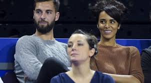 Nouveau grand show de benoit paire. Mais Ils Sont Partout Ces Deux La