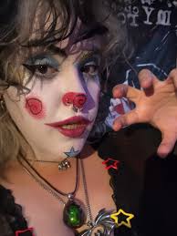 21 birthdays and still no presents from dad! • • Make up done by  @prettiestgirlinthemorguexo • #explore #21birthday #clowns #happy #trending