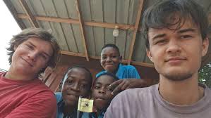Teil 2: Schulprojekt in Ghana 🇬🇭 "Maaha, wir sind Jakob und Xaver und  absolvieren ein freiwilliges soziales Jahr in Ghana. In der Ronald Alex  International School, gegründet von unserem Gastvater Ronald und