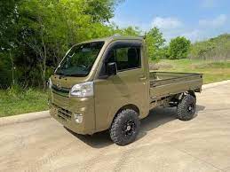 Daihatsu Hijet - Auto Transmission 4x4 - Japanese Mini Trucks - Youtube In 2021 Mini Trucks Mini Trucks 4x4 Trucks