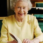 Elizabeth II interdite de gin : la reine a remplacé cet alcool par un autre  !