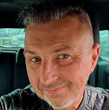 Deleting pics of exes when in a new relationship?