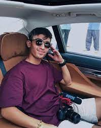 Mula dikenali menerusi watak sebagai ayyad dalam siri komedi ayyad yang ditayangkan di tv3 pada tahun 2008. Biodata Pelakon Ezzrin Loy Adik Elfira Loy Iluminasi