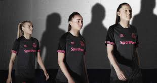Everton women team's kelly, finnigan, turner and levell featured in the away kit release. Umbro Launch Everton 18 19 Away Shirt Soccerbible