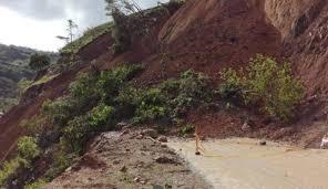 Entre los deslizamientos de tierra más recientes se encuentra el ocurrido este sábado en putumayo 70 familias en ciudad bolívar serían reubicadas por amenaza de derrumbe. Deslizamientos De Tierra Generan Emergencias Cierre Total En La Via Risaralda Choco Pereira Caracol Radio