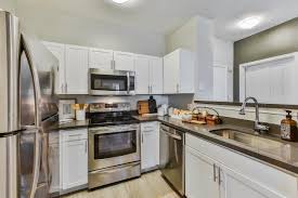 3 bedroom homes welcome pets and offer full these houston apartments feature top shelf amenities such as granite countertops, stainless steel outside the loop, we've got 7 westchase apartments in the center of the energy corridor. Best Three Bedroom Apartments In Inner Loop Houston 2020 Edition Homebase Services