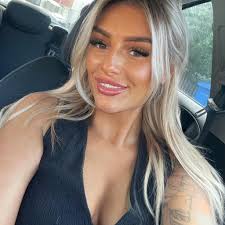 Hi! I'm looking for Nail Tech recommendations please! Looking for builder  gel, preferably with russian manicure prep. Thankyou🤍