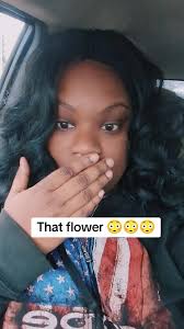 #greenscreen When Megan pulls out that flower 😳😳😳hate to be a barb at  this time #megantheestallion