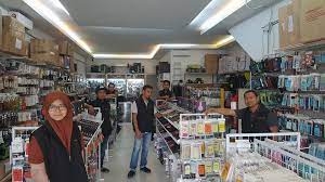 Jauh sebelum terciptanya komputer dengan keyboardnya, orang mengetik surat menggunakan mesin tik dan apabila terdapat kesalahan maka kertas yang digunakan untuk mengetik. Kedai Komputer Telefon Bangi Home Facebook