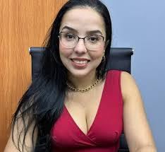 Kelly Lima's Instagram, Twitter & Facebook