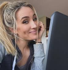 Erin Rohrer's Instagram, Twitter & Facebook