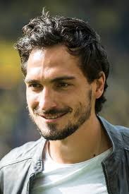 Creative illustrator and graphic designer with more than 10 years of experience. Mats Hummels Mats Hummels Hummel Mats