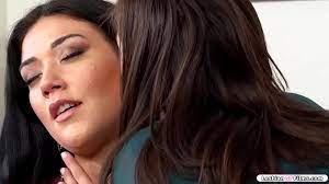 Brunette applicant kisses the busty lady whos in charge of her job interview.She  gets her feet sucked and licks and facesits the big tits babe - XNXX.COM