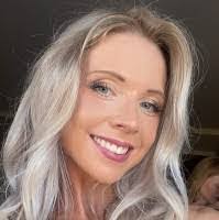 Toni Dick's Instagram, Twitter & Facebook