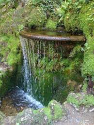 Zuerst muss man sich einen schönen platz für den wasserfall am teichrand suchen. Wasserfall Im Garten Selber Bauen 99 Ideen Wie Sie Die Harmonie Der Natur Geniessen Wasserfall Garten Garten Landschaftsbau Garten