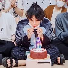 Jun 08, 2021 · por ello, aquí te decimos cuándo es el cumpleaños de cada uno de los integrantes, para que así no te pierdas ni una fecha especial. ØªÙˆÙŠØªØ± Jungkook Peru ì‹œì°¨ Ë¢áµ—á¶¦Ë¡Ë¡ Ê·á¶¦áµ—Ê° Ê¸áµ'áµ˜ Ø¹Ù„Ù‰ ØªÙˆÙŠØªØ± Army Te Ama Jungkook Weloveyoujungkook
