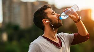 5 مشكلات قد تواجهك تعرف على تأثير نقص الماء في جسدك الرجل