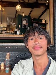 Hello, any native Spanish speakers here? I am from Canada and would love to  exchange English and even Chinese with your Spanish. I don't speak any  Spanish now but am motivated to