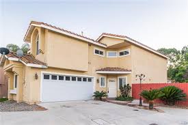 好消息 恭喜卖主何先生夫妇成功售出奇诺岗靓屋 顺利完成过户2013年3月 何先生夫妇找上了成薇 全现金买了这栋位于奇诺岗安静位置的靓屋 期间一直在成薇租房团队的手中 出租管理着 如今将近7年过去了 何先生夫妇终于决定卖掉这套房子 过程是曲折的 但结果是