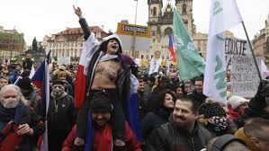Demonstrace na letné by měla být největší od roku 1989. Uz Bylo Dost Zakazu A Prikazu Rekl Klaus Na Demonstraci Landa Vyzyval K Nenasili Aktualne Cz