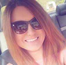 Which restaurant is better, Hammerhead Fred's or Pineapple Willy's in  Panama City Beach?