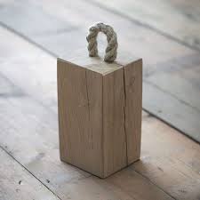 Cale Porte Ou Bloque Porte Bloc De Chene Massif Et Naturel Avec Anse En Corde Decoclico Cale Porte Butee De Porte Bloque Porte