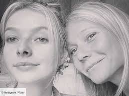 Cette gamme phare, qui vient s'ajouter à la famille colorstream, leader sur le marché, représente la nouvelle étape de l'évolution de la. Enfants De Stars Gwyneth Paltrow Poste Une Photo De Sa Fille Apple Avec Les Ongles Fluo Et C Est Canon Voici
