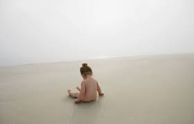 Schamgefühl: Kann ich mein Kind nackt draußen rumlaufen lassen? |  BRIGITTE.de