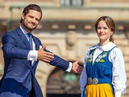 Sofia von schweden und carl philip bei der eröffnung des hykjeberget nature reserves kurz vor der taufe posierte sofia mit mann und kind im schlosspark. Nach Royaler Baby News Kind Von Sofia Und Carl Philip Verdrangt Seine Tante In Schwedischer Thronfolge Boulevard